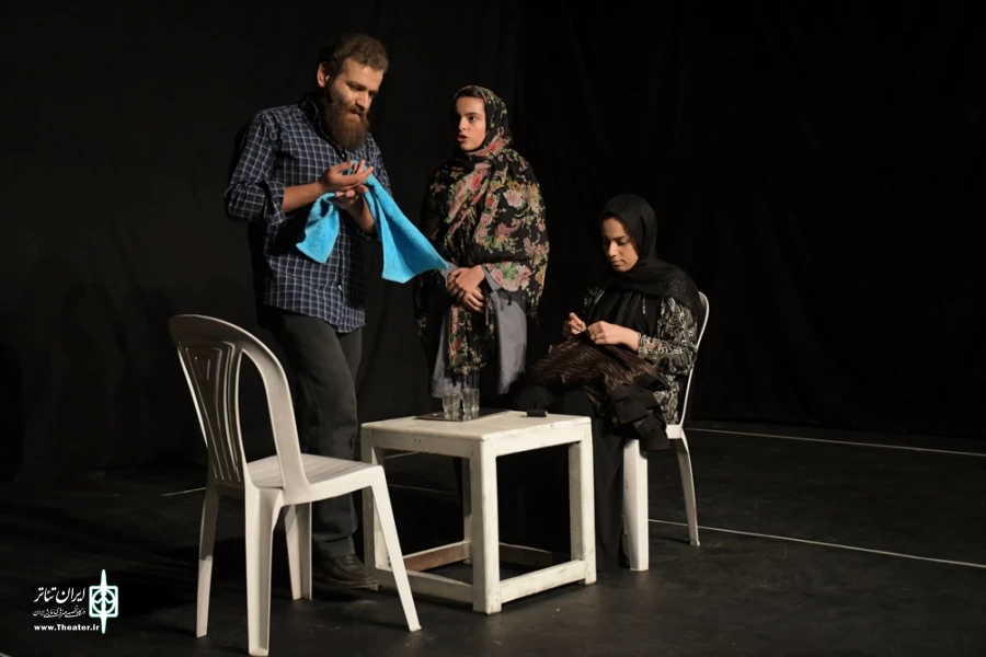 نمایش : اندولانت /
کارگردان : گروهی / عکاس : زهره خانی