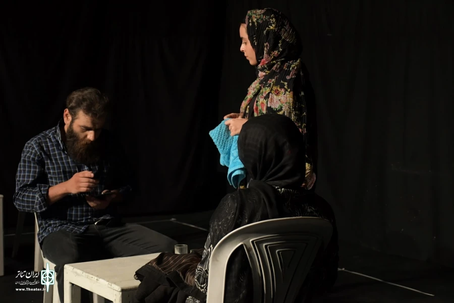 نمایش : اندولانت /
کارگردان : گروهی / عکاس : زهره خانی