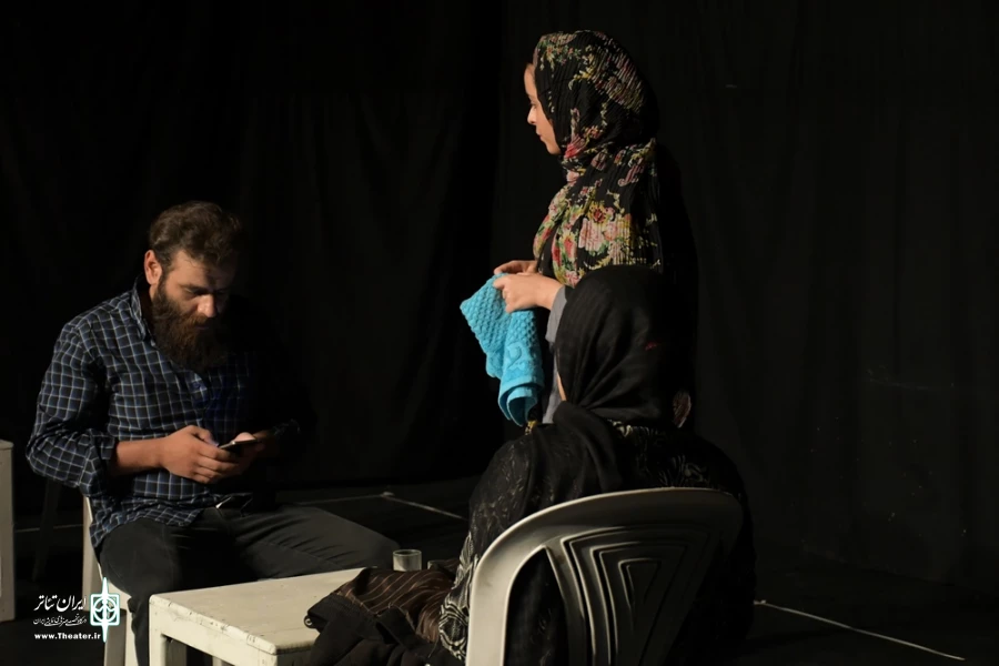 نمایش : اندولانت /
کارگردان : گروهی / عکاس : زهره خانی