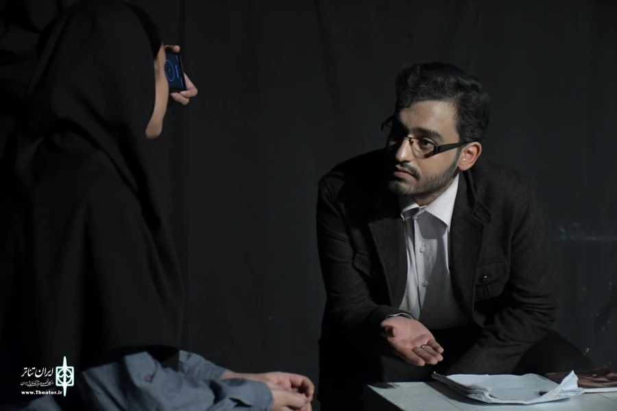 نمایش : اندولانت /
کارگردان : گروهی / عکاس : زهره خانی