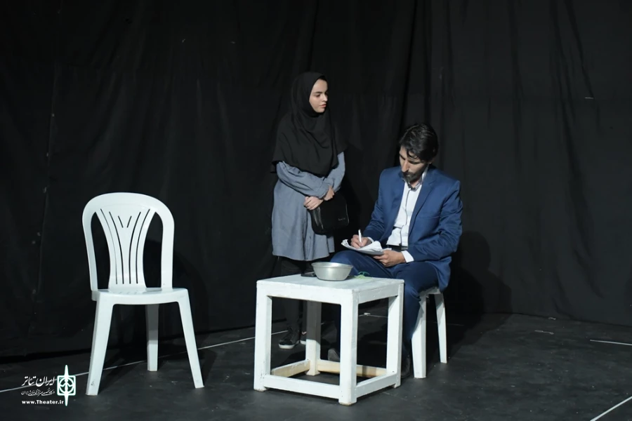 نمایش : اندولانت /
کارگردان : گروهی / عکاس : زهره خانی