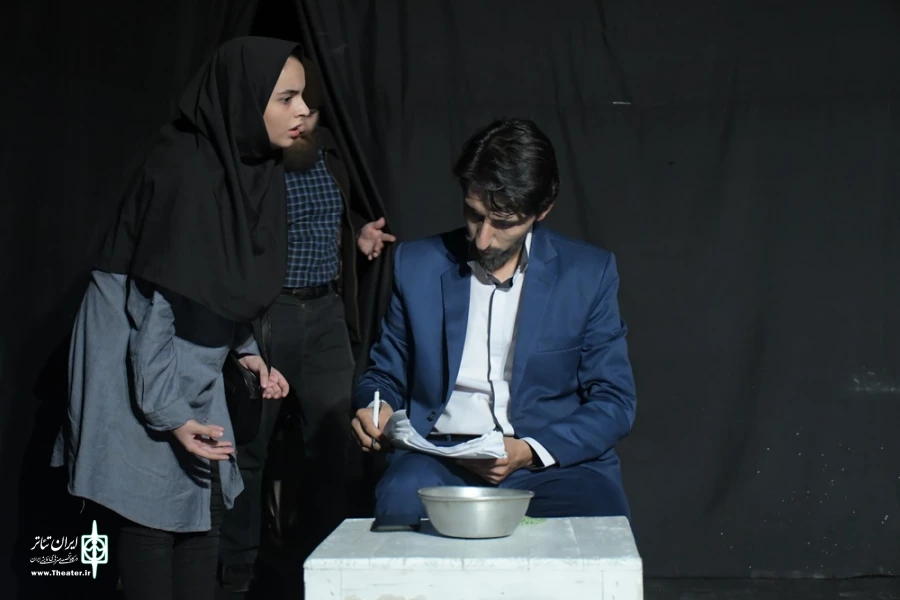 نمایش : اندولانت /
کارگردان : گروهی / عکاس : زهره خانی