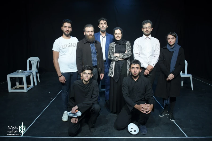 نمایش : اندولانت /
کارگردان : گروهی / عکاس : زهره خانی