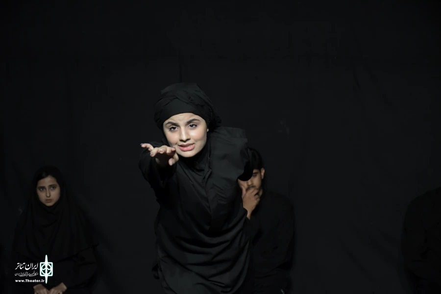 نمایش : بمانی رفتی ، بمانی رفته ای /
کارگردان : محمدرضا شاهمردی / عکاس : زهره خانی