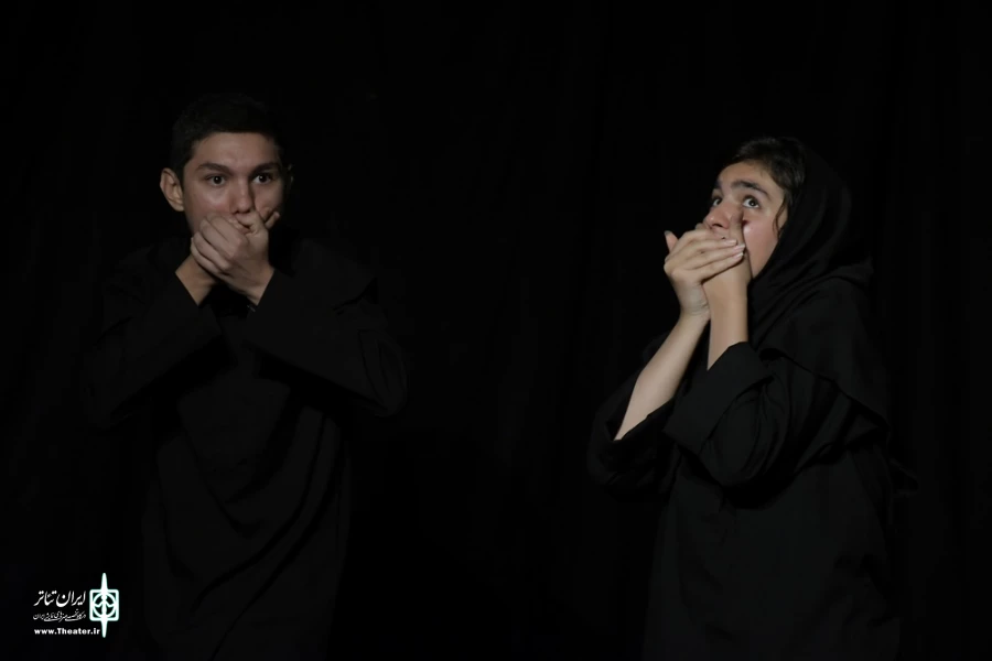 نمایش : بمانی رفتی ، بمانی رفته ای /
کارگردان : محمدرضا شاهمردی / عکاس : زهره خانی