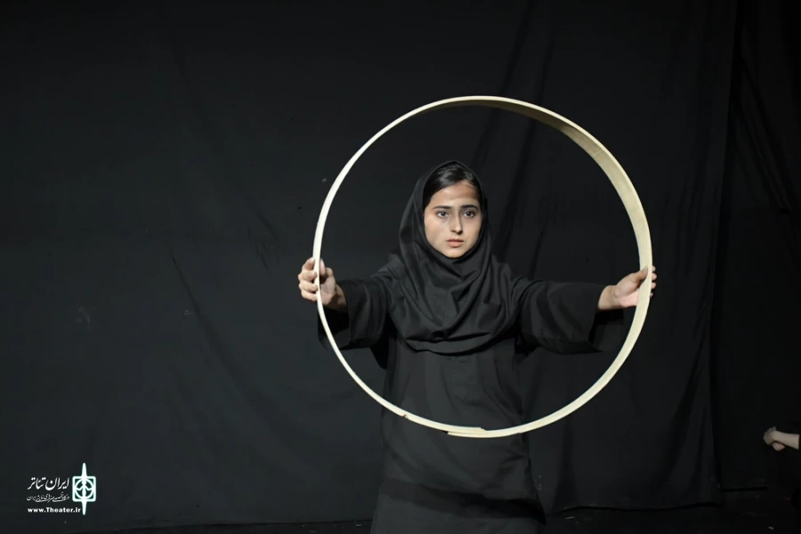 نمایش : بمانی رفتی ، بمانی رفته ای /
کارگردان : محمدرضا شاهمردی / عکاس : زهره خانی