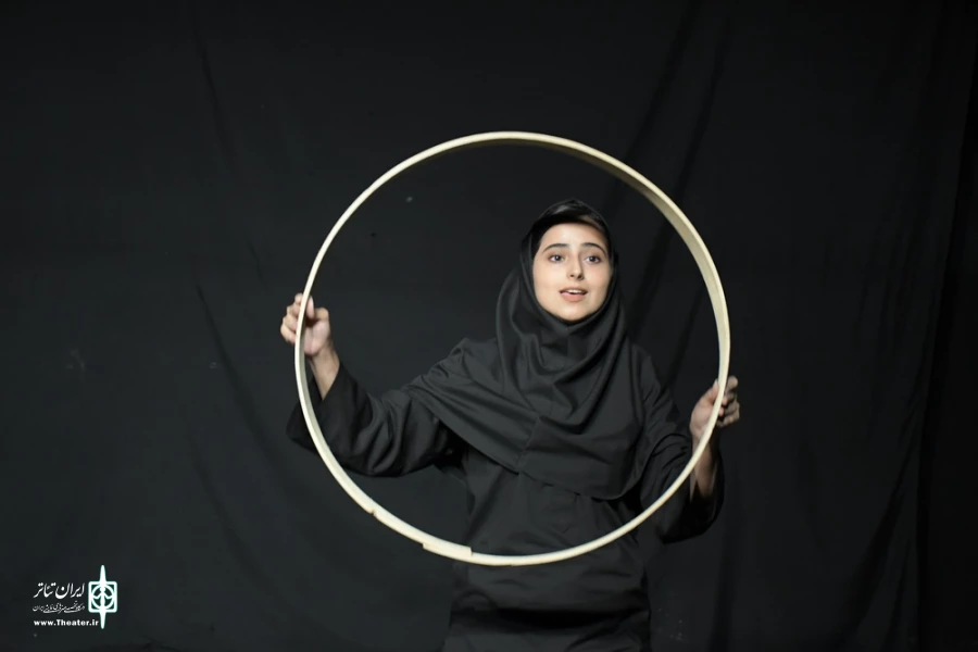 نمایش : بمانی رفتی ، بمانی رفته ای /
کارگردان : محمدرضا شاهمردی / عکاس : زهره خانی
