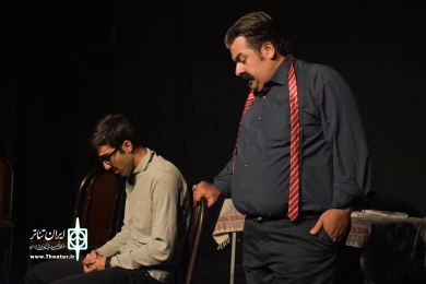 نمایش : پرواز به تاریکی /
کارگردان : داریوش پورآرین / عکاس : زهره خانی