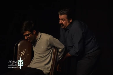 نمایش : پرواز به تاریکی /
کارگردان : داریوش پورآرین / عکاس : زهره خانی