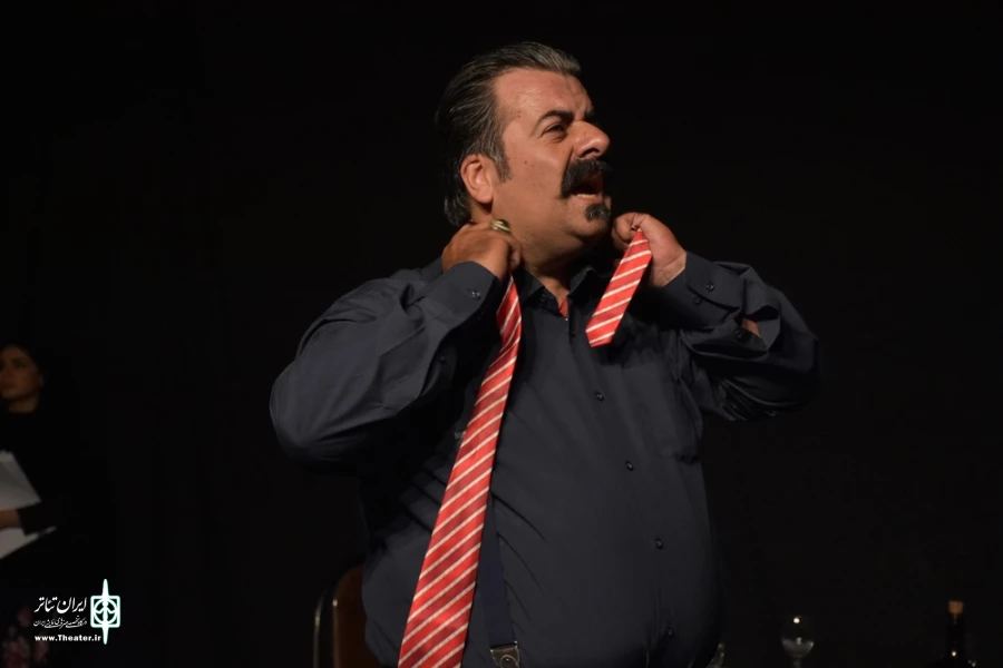 نمایش : پرواز به تاریکی /
کارگردان : داریوش پورآرین / عکاس : زهره خانی