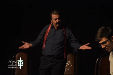 نمایش : پرواز به تاریکی /
کارگردان : داریوش پورآرین / عکاس : زهره خانی
