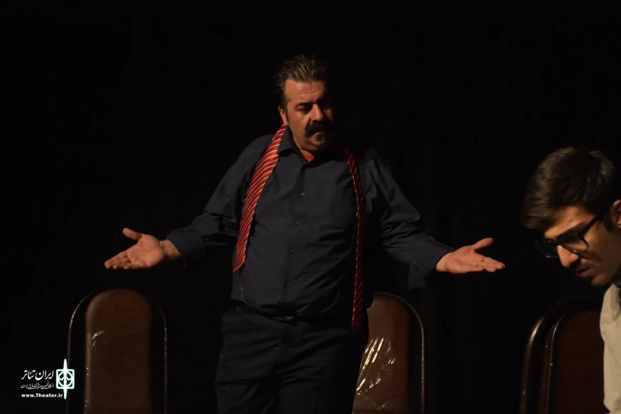 نمایش : پرواز به تاریکی /
کارگردان : داریوش پورآرین / عکاس : زهره خانی