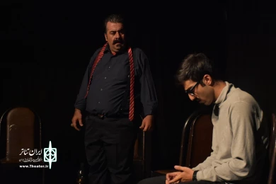 نمایش : پرواز به تاریکی /
کارگردان : داریوش پورآرین / عکاس : زهره خانی