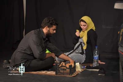 نمایش : راس ساعت پنج /
کارگردان : مهناز رودساز / عکاس : زهره خانی