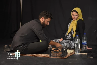 نمایش : راس ساعت پنج /
کارگردان : مهناز رودساز / عکاس : زهره خانی