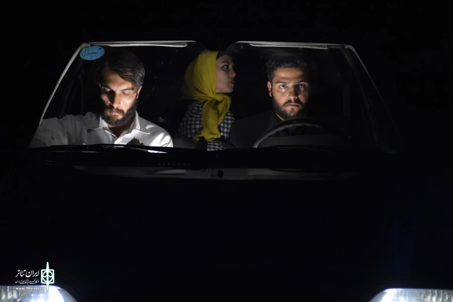 نمایش : راس ساعت پنج /
کارگردان : مهناز رودساز / عکاس : زهره خانی