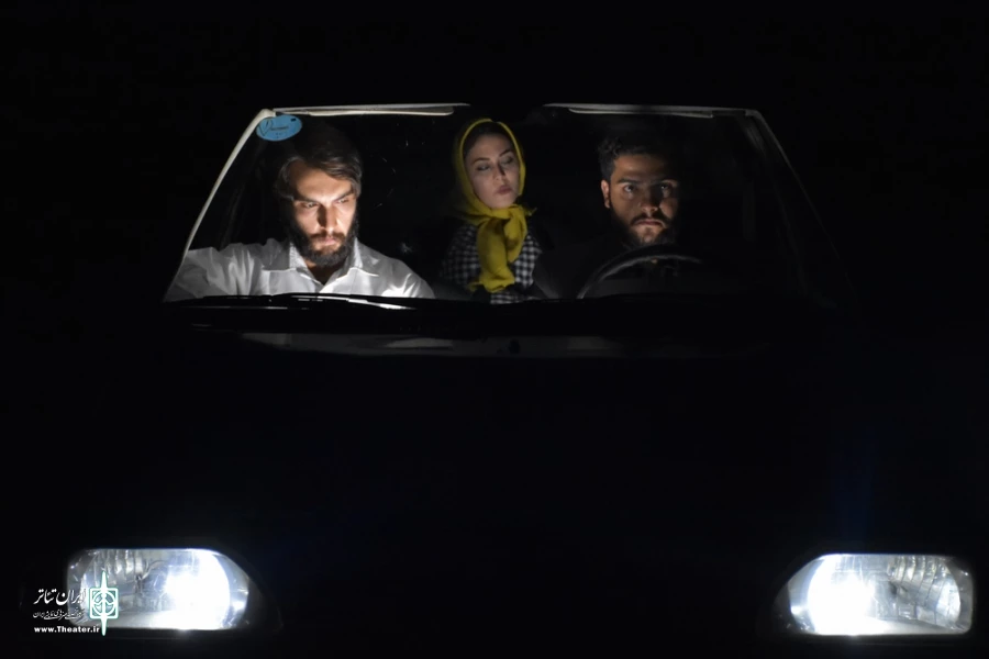 نمایش : راس ساعت پنج /
کارگردان : مهناز رودساز / عکاس : زهره خانی