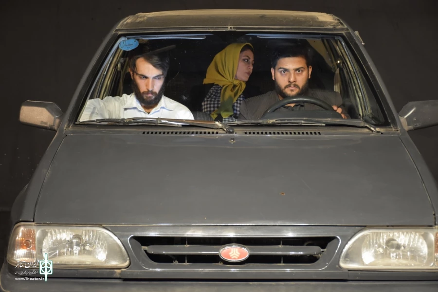 نمایش : راس ساعت پنج /
کارگردان : مهناز رودساز / عکاس : زهره خانی
