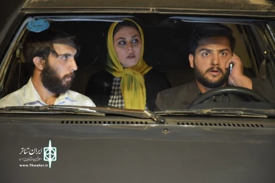 نمایش : راس ساعت پنج /
کارگردان : مهناز رودساز / عکاس : زهره خانی