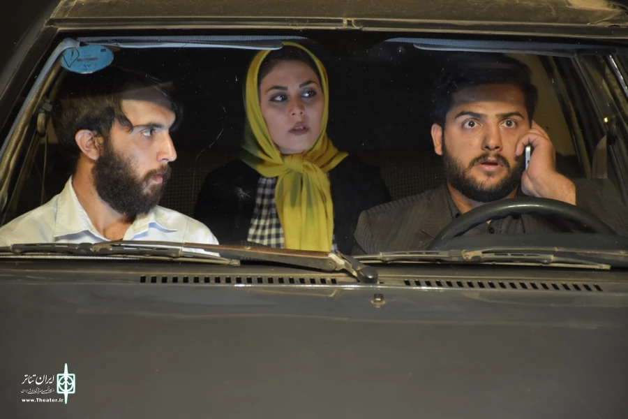 نمایش : راس ساعت پنج /
کارگردان : مهناز رودساز / عکاس : زهره خانی