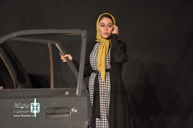 نمایش : راس ساعت پنج /
کارگردان : مهناز رودساز / عکاس : زهره خانی