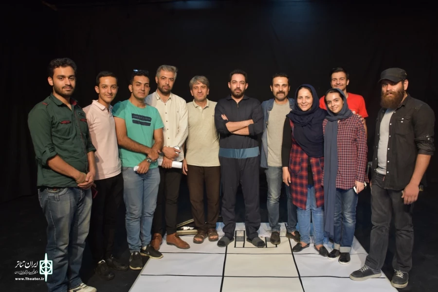 نمایش : مهندس واشینگ کلوز /
کارگردان : ابوالفضل بلغندر / عکاس : زهره خانی