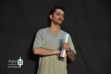 نمایش : حقایق درباره مهدی پسر غلام /
کارگردان : حسن محسنی / عکاس : زهره خانی