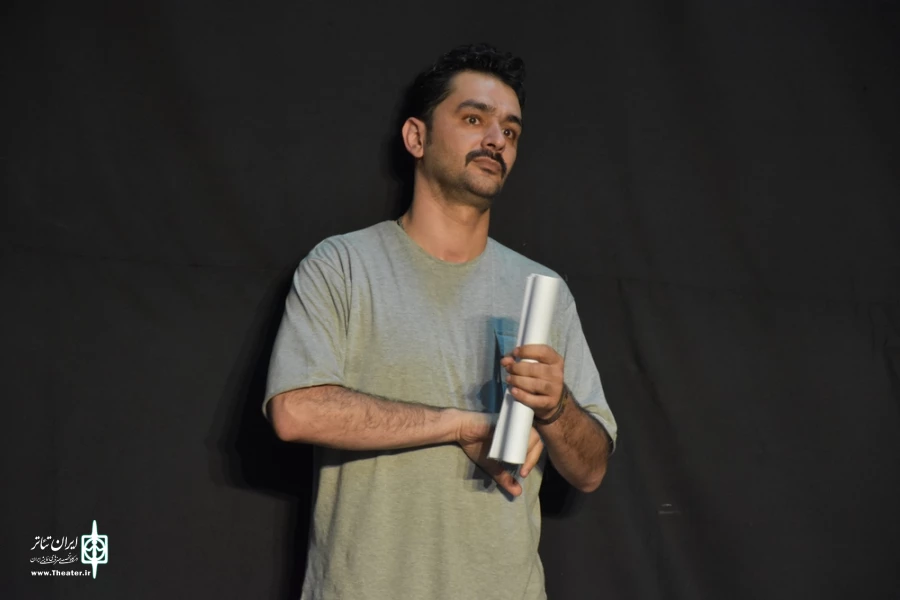 نمایش : حقایق درباره مهدی پسر غلام /
کارگردان : حسن محسنی / عکاس : زهره خانی