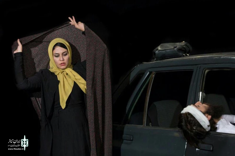 نمایش " راس ساعت پنج  " /کارگردان : مهناز رودساز/ اجرای عمومی / مهرماه 98