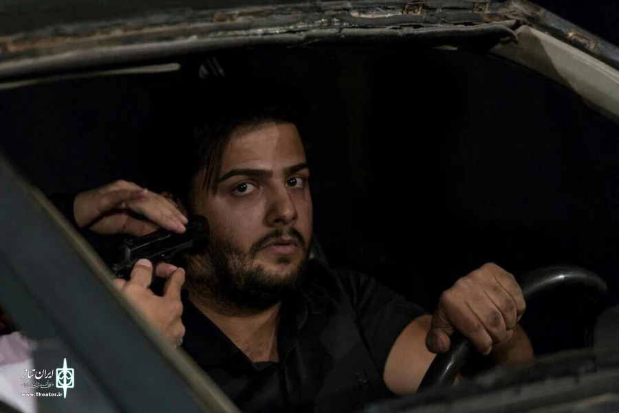 نمایش " راس ساعت پنج " در خانه نمایش ماه به روی صحنه رفت 3