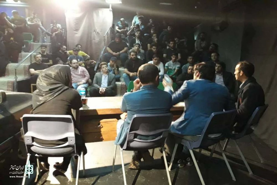 جلسه نقد و بررسی نمایش " راس ساعت پنج " در قم برگزار شد 5