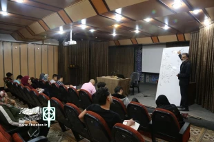 اولین جلسه ورکشاپ نشانه شناسی در تئاتر در قم برگزار شد 6