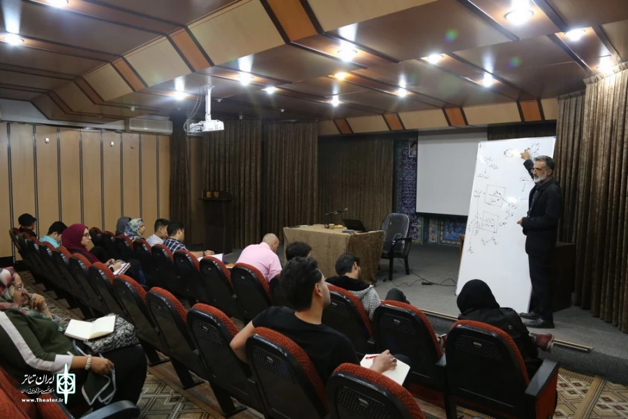 اولین جلسه ورکشاپ نشانه شناسی در تئاتر در قم برگزار شد 6