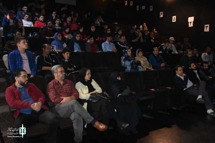 جلسه نقد و بررسی نمایش " امیر کبیر " در خانه نمایش  قم برگزار شد. 2