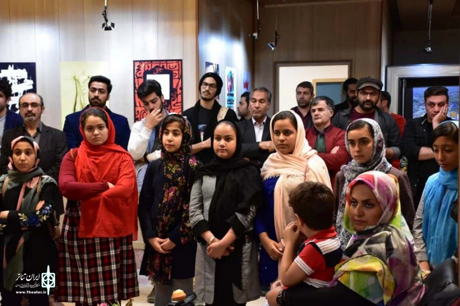 افتتاحیه نمایشگاه گزیده ای از پوسترهای تئاتر ایران/ رونمایی از پوسترهای بیست و یکمین جشنواره استانی تئاتر قم/اهدای گواهینامه های هنرجویان انجمن هنرهای نمایشی استان قم / 11 آبان 98