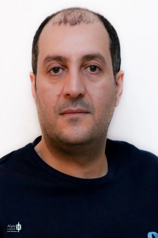 ترکیب‌بندی مناسب و انتقال حس به بیننده مهمترین ویژگی یک عکس خوب از تئاتر است . 2