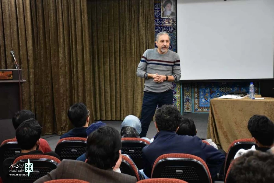 ورکشاپهای تخصصی بیست و یکمین جشنواره استانی تئاتر قم /آبان 98/باحضور دکتر علی عباسی .سعید رضوانی .دکترفرهادمهندس پور.محمدامیر یاراحمدی . کوروش نریمانی و حسین پارسایی