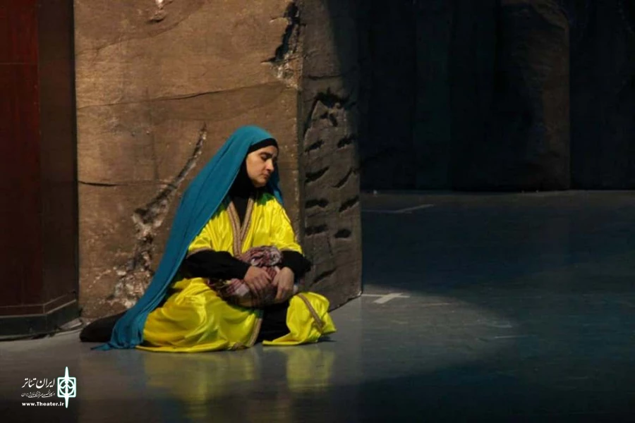 نمایش " خواهر عشق " / کارگردان : سیدمحمدجواد طاهری / اجرای عمومی / آذر 98 / تالار مرکزی قم