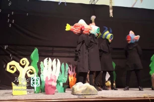 ۱۱ گروه نمایش عروسکی در سالن همایش‌های مجتمع کانون  پرورش فکری کودکان و نوجوانان قم روی صحنه رفتند. 6