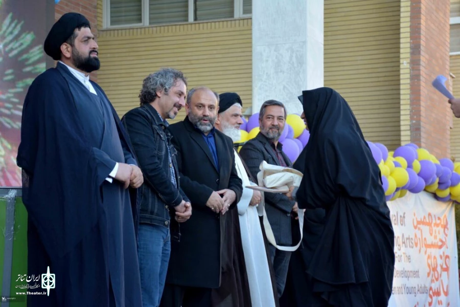 برگزیدگان هجدهمین جشنواره استانی هنرهای نمایشی کانون پرورش فکری کودکان و نوجوانان قم معرفی شدند 9