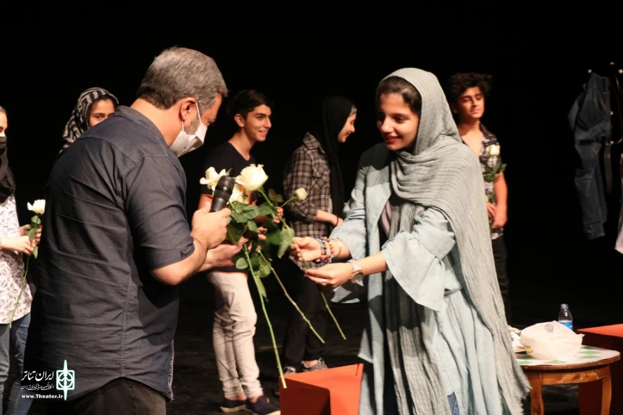 مراسم طرح " رویش " هنرجویان دوره های بازیگری انجمن هنرهای نمایشی استان قم