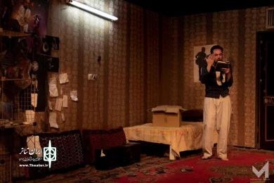 نمایش " همه چیز درمورد آقای ف " / کارگردان : سید محمد جواد طاهری / 17 الی 27 تیرماه 99 / خانه نمایش قم