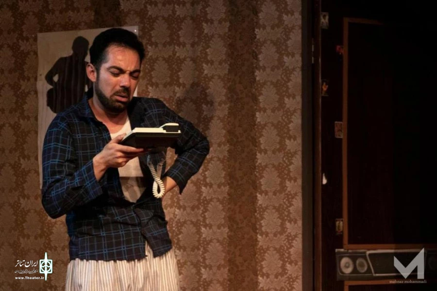 نمایش " همه چیز درمورد آقای ف " / کارگردان : سید محمد جواد طاهری / 17 الی 27 تیرماه 99 / خانه نمایش قم