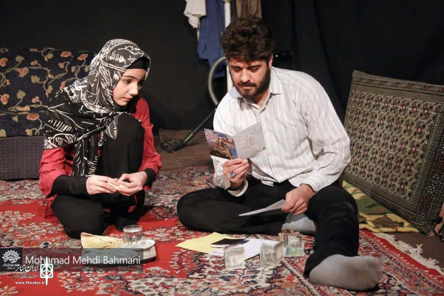 نشست آموزشی نمایش " مثل سوسوی فانوس آویخته " در پلاتوی سوره قم برگزار شد. 2