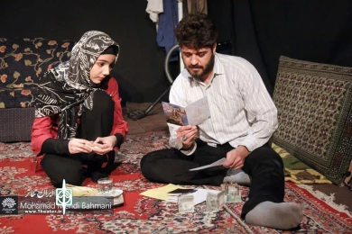 نمایش " مثل سوسوی فانوس آویخته " / کارگردان : مصطفی مقیمی / دیماه 99 / پلاتو سوره / باشگاه تئاتر تجربه