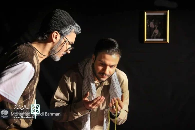 نمایش " مثل سوسوی فانوس آویخته " / کارگردان : مصطفی مقیمی / دیماه 99 / پلاتو سوره / باشگاه تئاتر تجربه