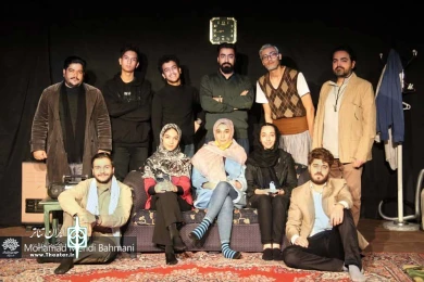 نمایش " مثل سوسوی فانوس آویخته " / کارگردان : مصطفی مقیمی / دیماه 99 / پلاتو سوره / باشگاه تئاتر تجربه