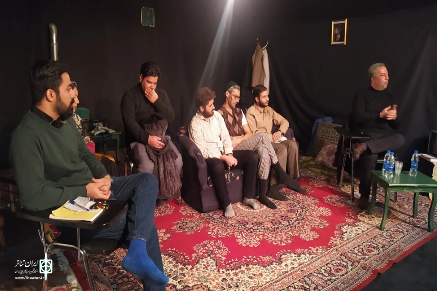 نمایش " مثل سوسوی فانوس آویخته " / کارگردان : مصطفی مقیمی / دیماه 99 / پلاتو سوره / باشگاه تئاتر تجربه