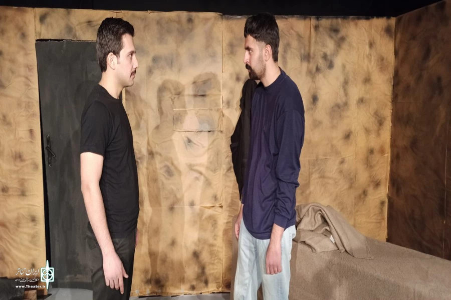 نمایش " مستخدم ماشینی " / کارگردان : حمیدرضا حسینی / پلاتو سوره حوزه هنری / دیماه99 / باشگاه تئاتر تجربه