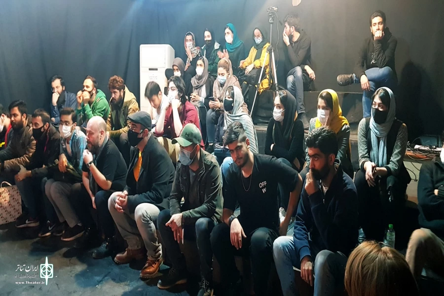 نمایش " مستخدم ماشینی " / کارگردان : حمیدرضا حسینی / پلاتو سوره حوزه هنری / دیماه99 / باشگاه تئاتر تجربه